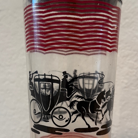 Elegant Red and Black Cocktail Shaker Set with Glasses - Picture 7 of 7